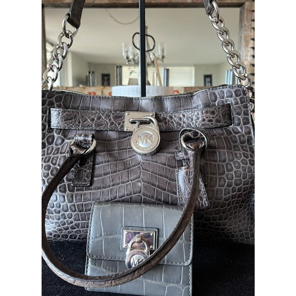 Michael Kors Hamilton Purse and Wallet Set - Picture 10 of 13